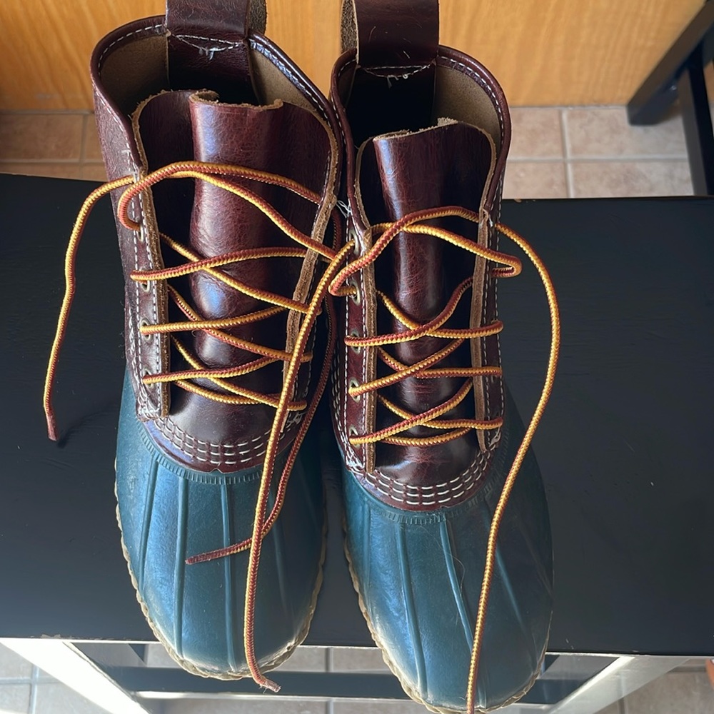 LL BEAN boots Green rubber, chestnut leather upper. Unlined.